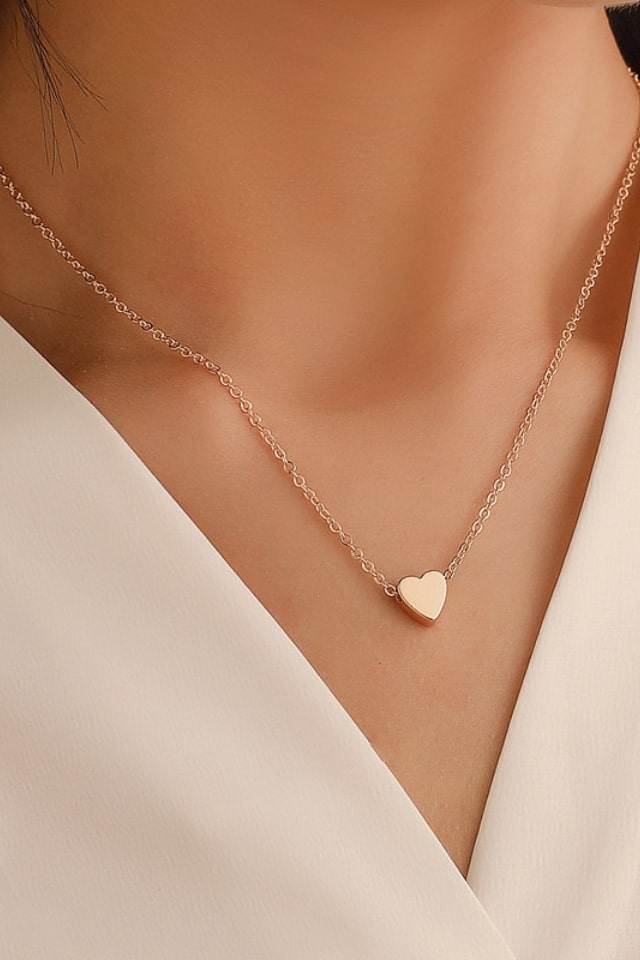 Women’s Glossy Heart Necklace – Small Chain Pendant | THRILL