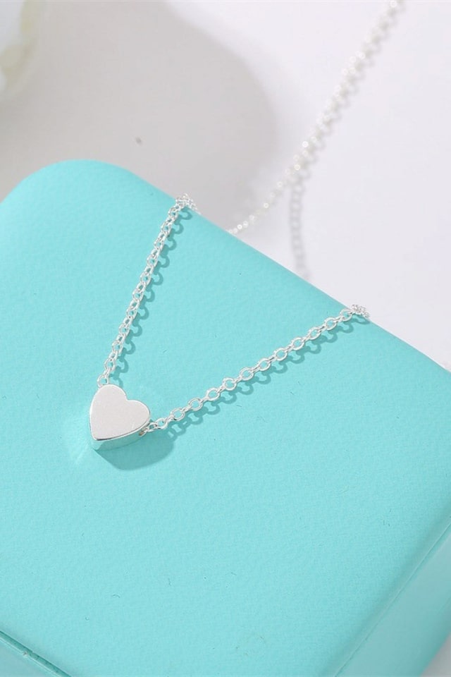 Women’s Glossy Heart Necklace – Small Chain Pendant | THRILL