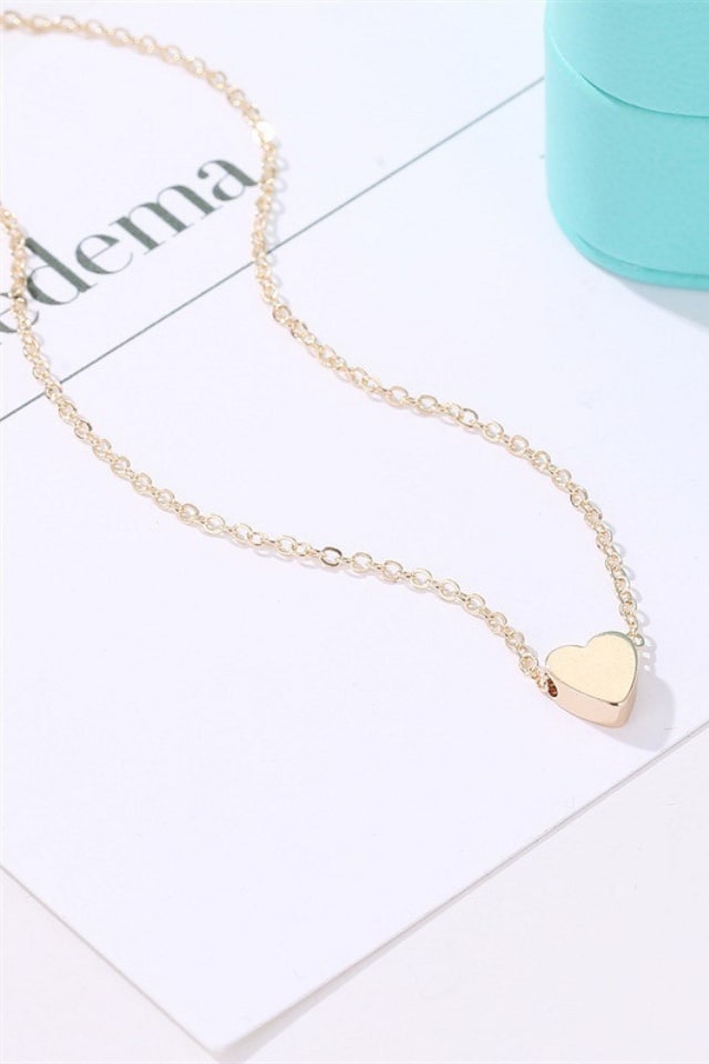 Women’s Glossy Heart Necklace – Small Chain Pendant | THRILL