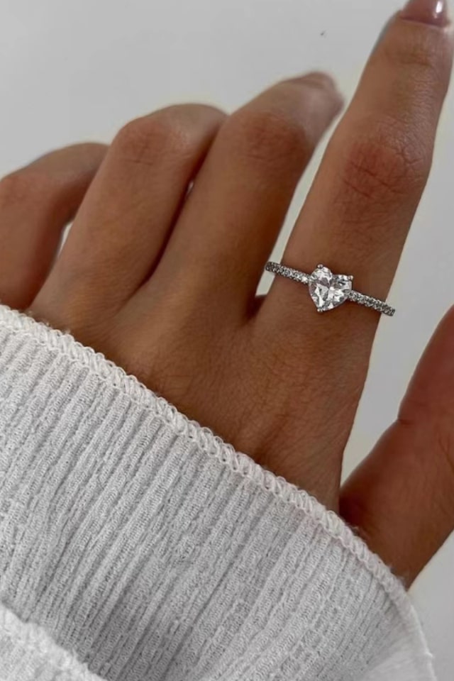 Women’s Silver Heart Rhinestone Alloy Ring – Elegant Design | THRILL