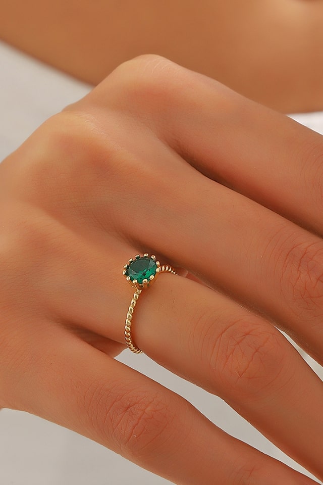 Women’s Zircon Gemstone Ring – Stylish Round Inlay Design | THRILL