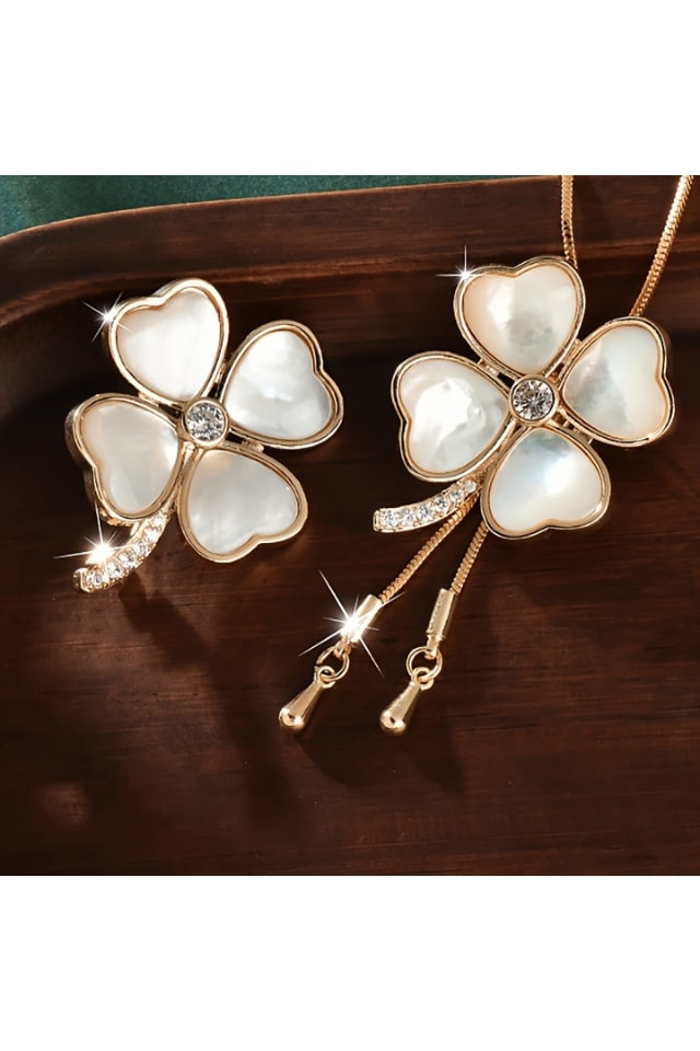 Women’s Four-Leaf Clover Necklace – Gold Plated Luxury | THRILL