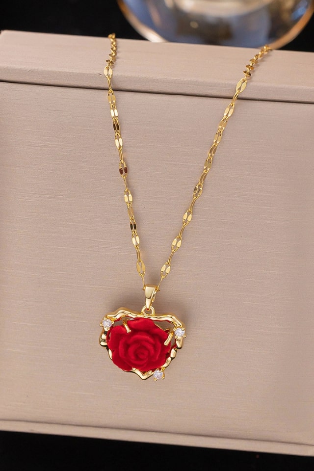 Women’s Rose Gold Plated Rhinestone Clavicle Necklace – Gorgeous Design | THRILL